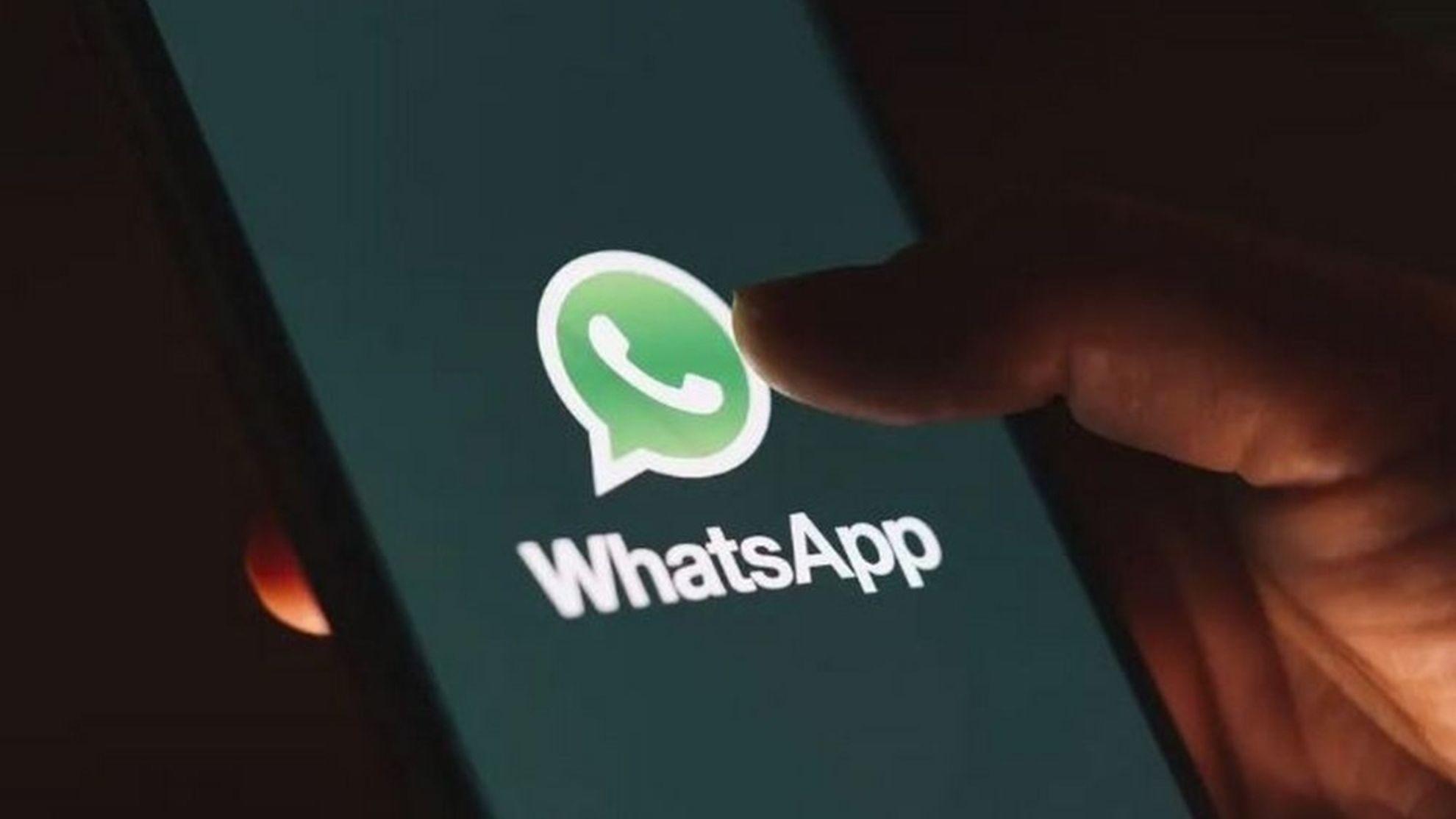 How to change WhatsApp font color in chats and status