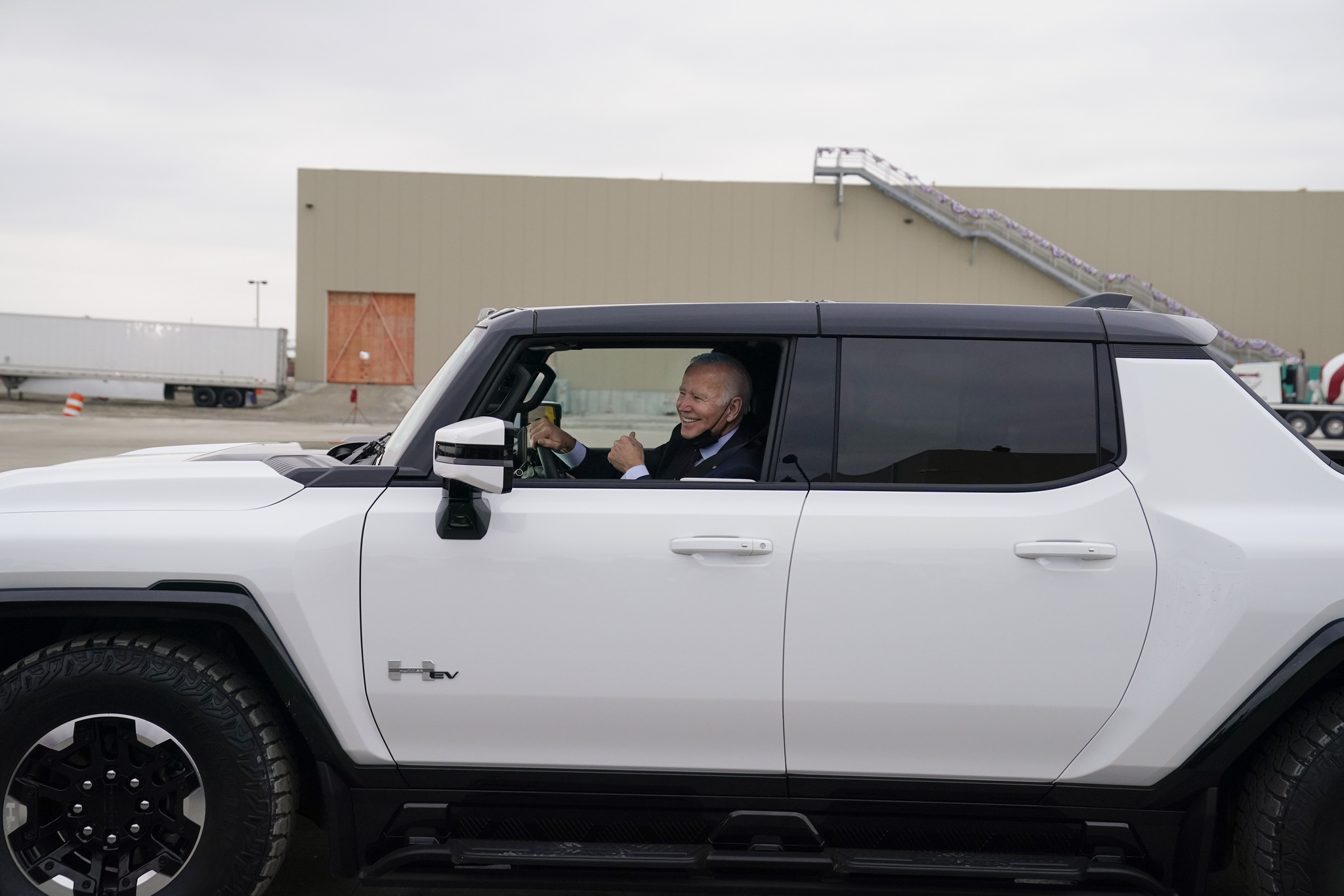 Joe Biden - GMC Hummer pick up - prueba - Factory Zero - General Motors - Michigan