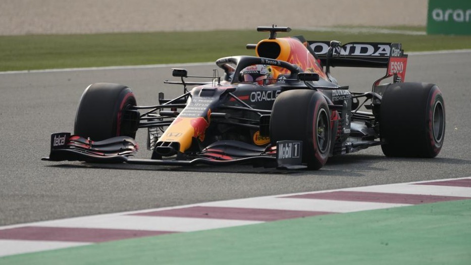 Verstappen, durante los Libres 1 del GP de Qatar 2021.