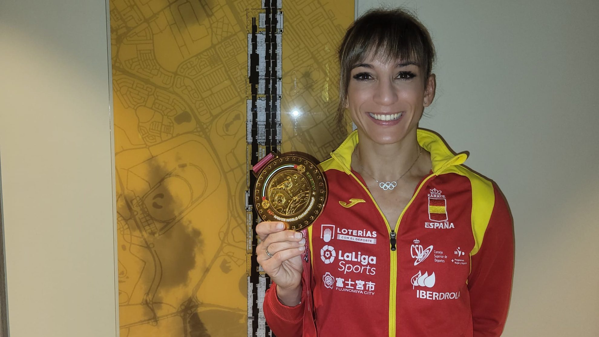 Sandra Snchez ya es leyenda: revalida el oro mundial y logra la triple corona
