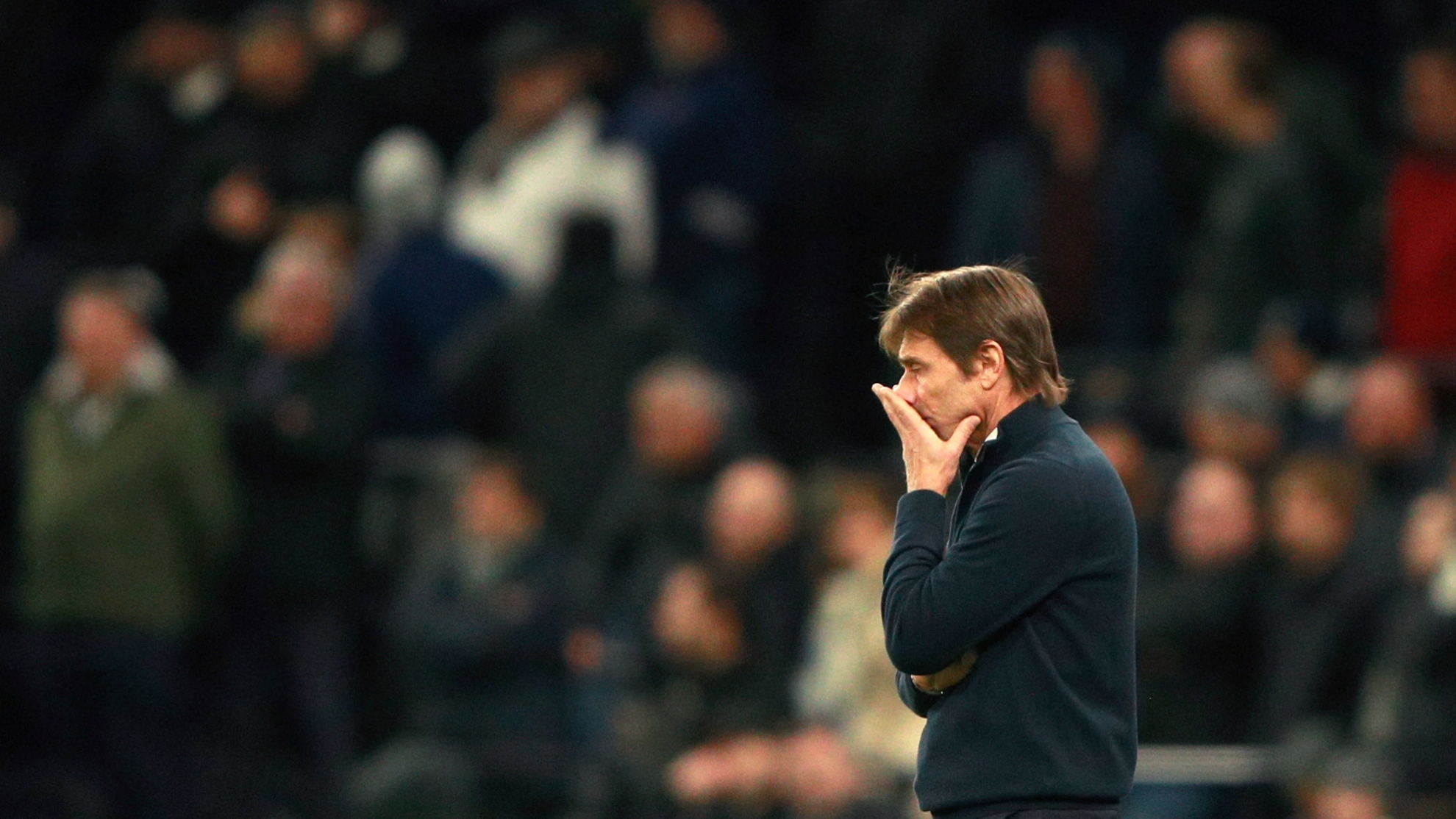 Antonio Conte con gesto de desesperación durante un partido con el Tottenham.