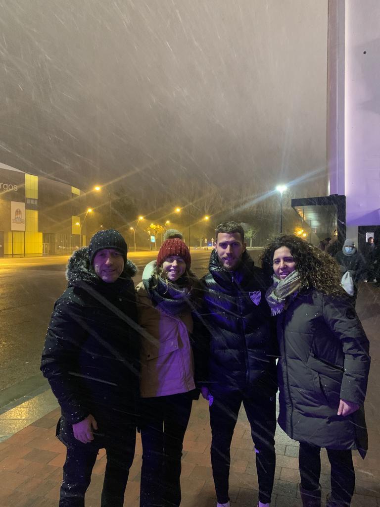 La familia Calero: Julián, Gemita, Iván y Gema, tras el partido en El Plantío y bajo la nieve
