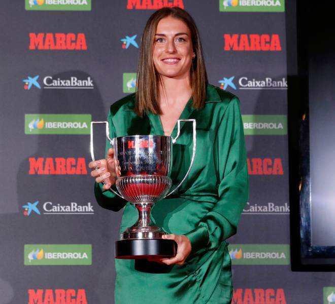 Alexia Putellas con el premio MARCA en la Gala del Deporte Femenino