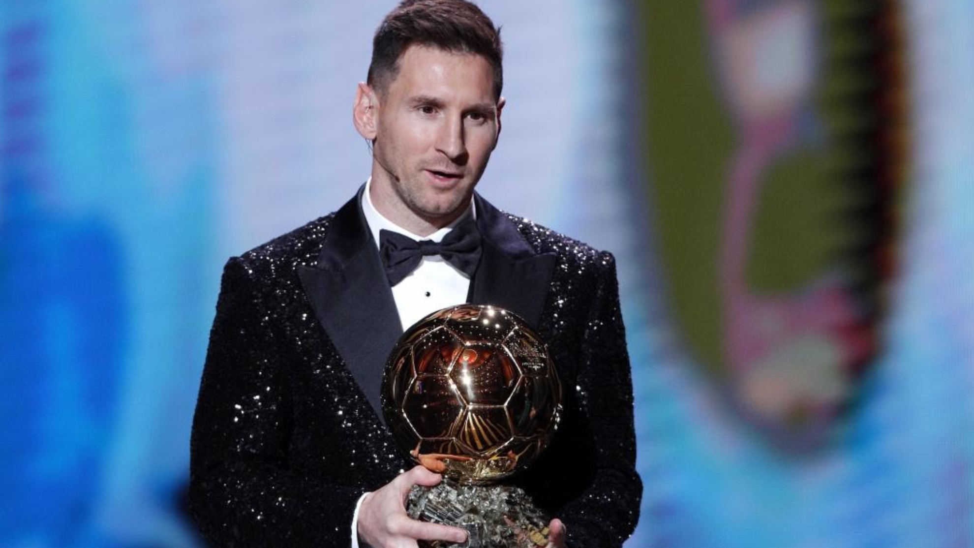 Lionel Messi gana el Balón de Oro Masculino en la ceremonia del Balón de Oro 2021 en el Teatro Chatelet de París.