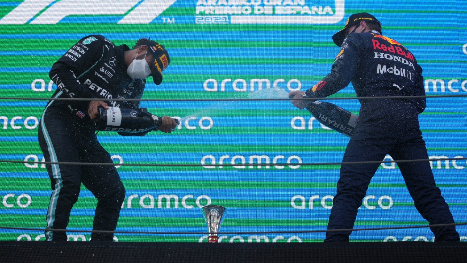 Verstappen y Hamilton, en el podio del GP de España 2021, dirimirán el título en la última carrera