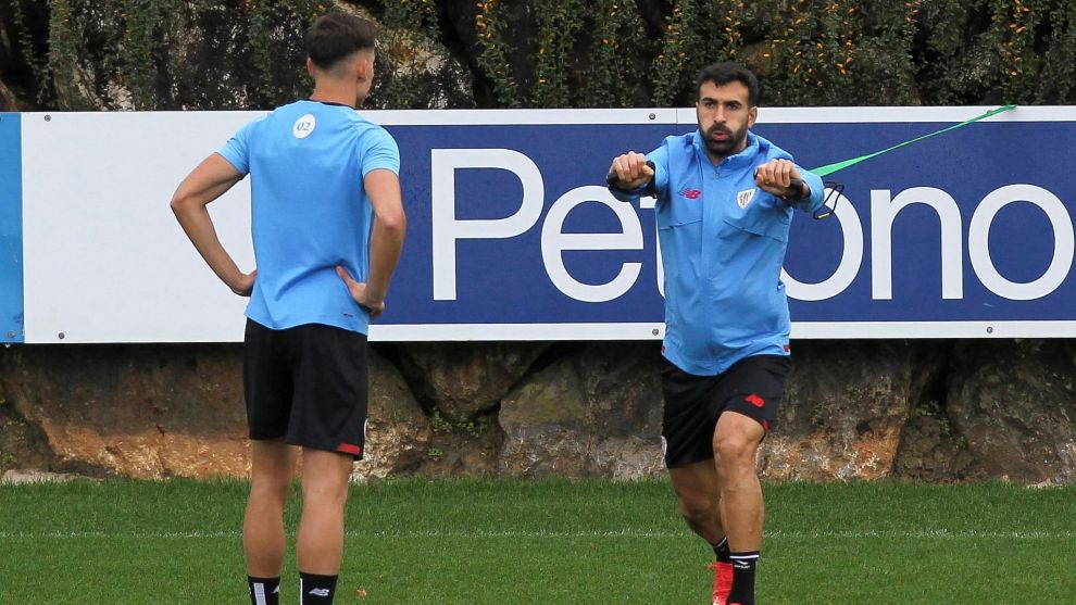 Balenziaga, en el entrenamiento del martes con Petxarroan, uno de los jugadores fichados como relevo para los laterales.