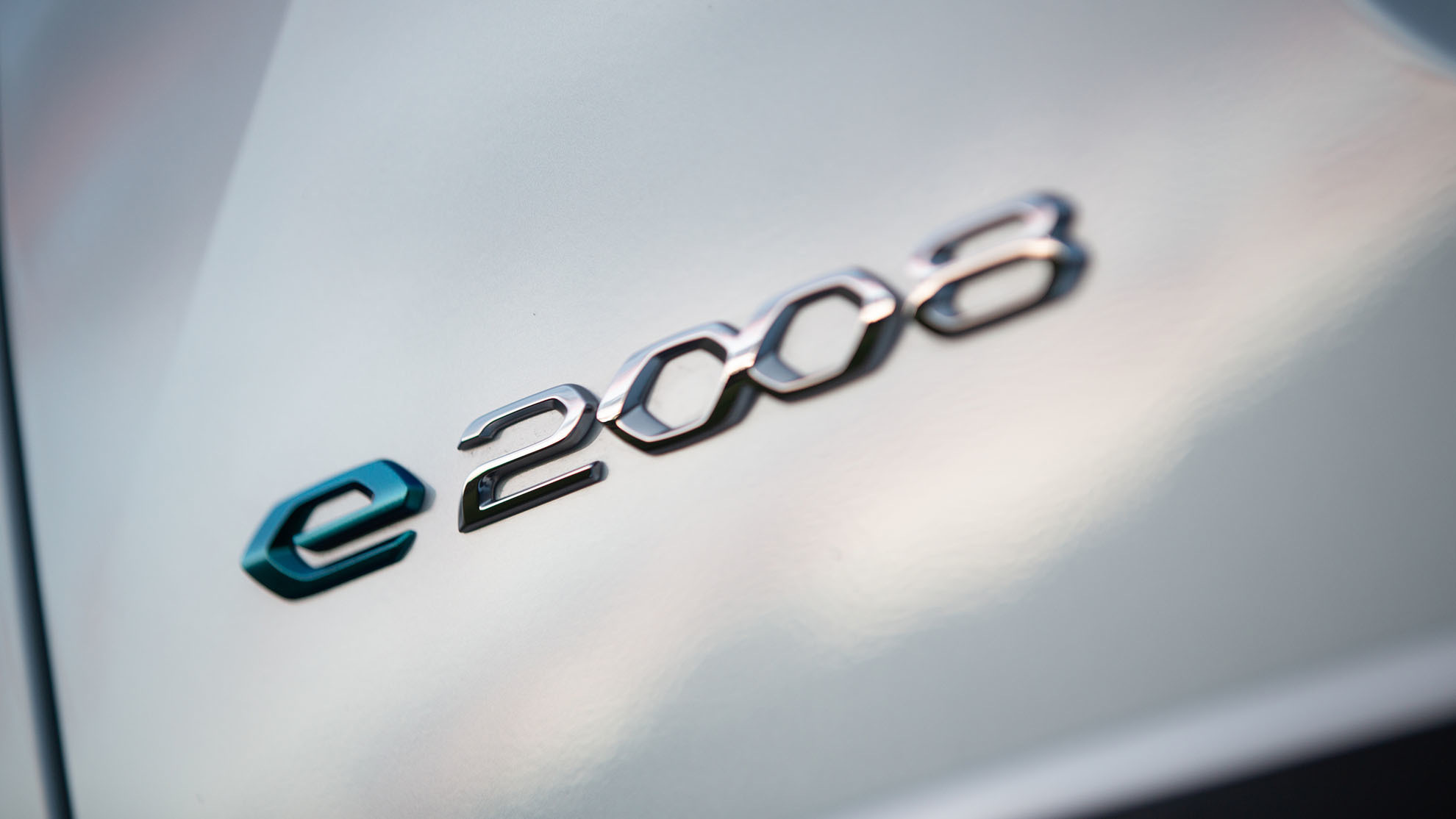 Peugeot - cien por cien electrica - solo coches electricos - Linda Jackson - ao 2030