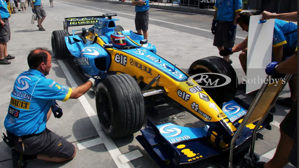 El coche que sale a subasta, con Fernando Alonso a sus mandos.