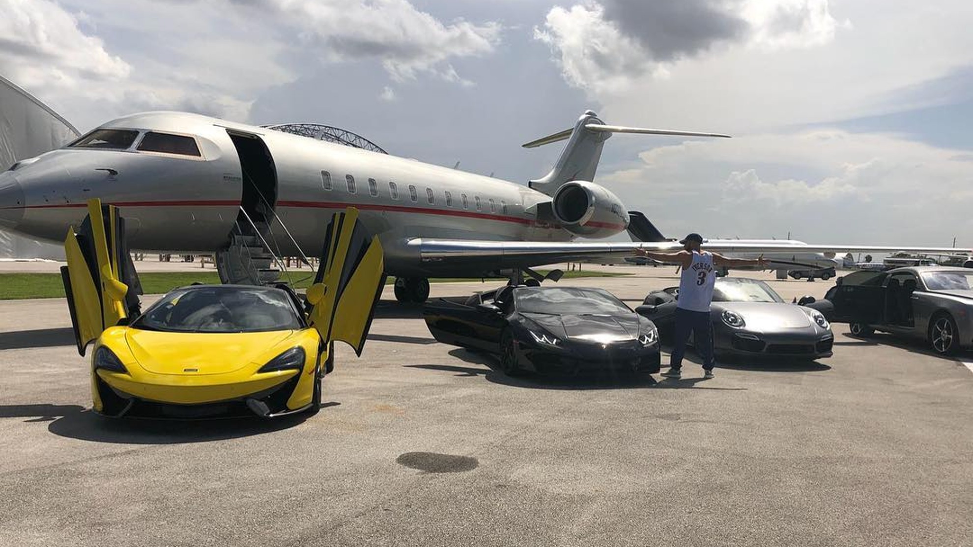 Karim Benzema - coleccion de coches - youtube - Real Madrid - Bugatti Chiron - Bugatti Veyron Pur Sang