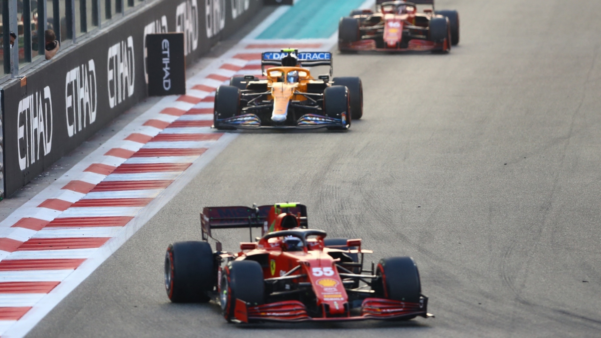 Norris pronostica un gran 2022 para Ferrari: "Slo le ha faltado motor"