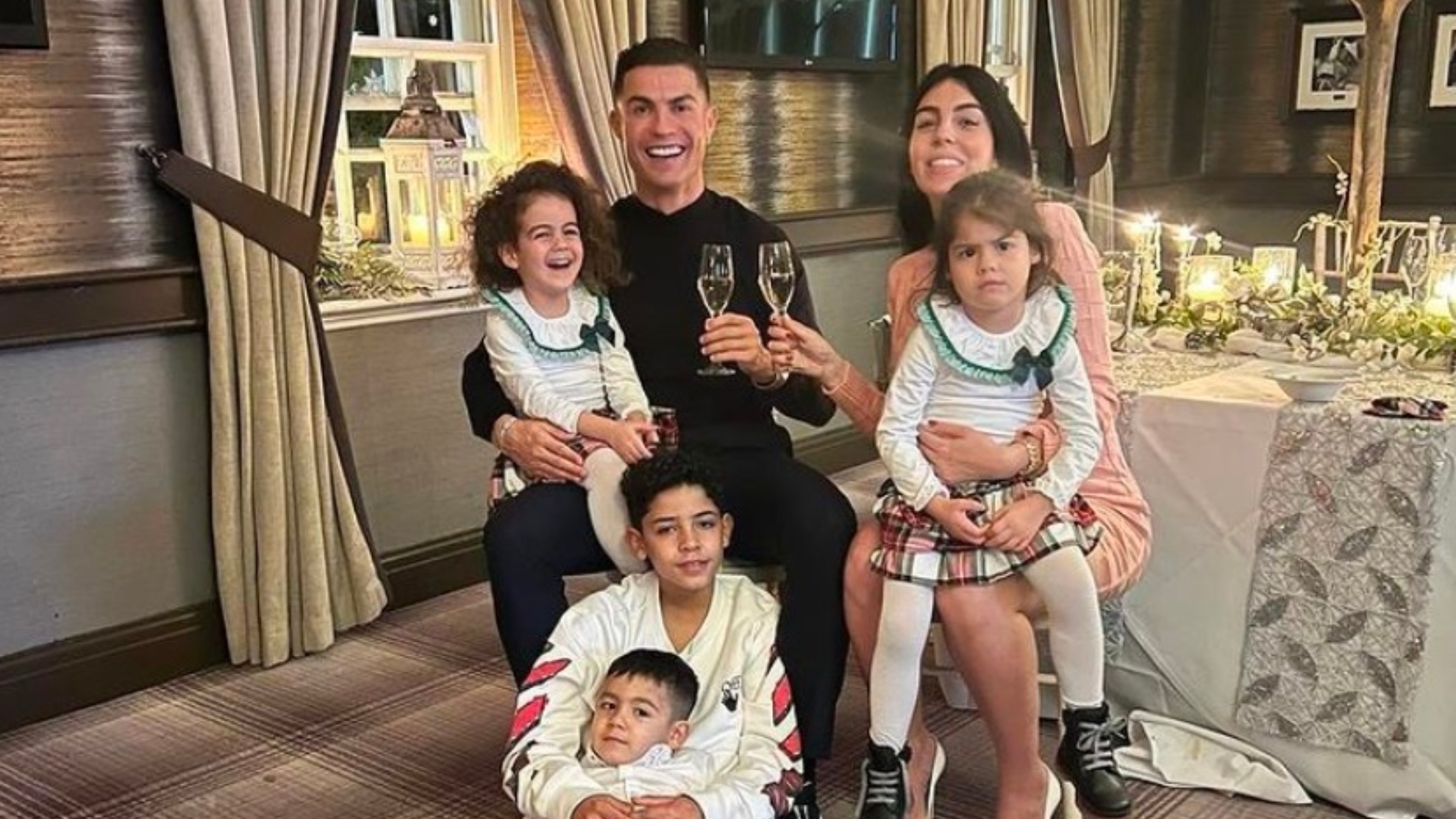 No suda la camiseta de Chivas, pero se da lujos como Cristiano Ronaldo | El  Futbolero México Liga MX