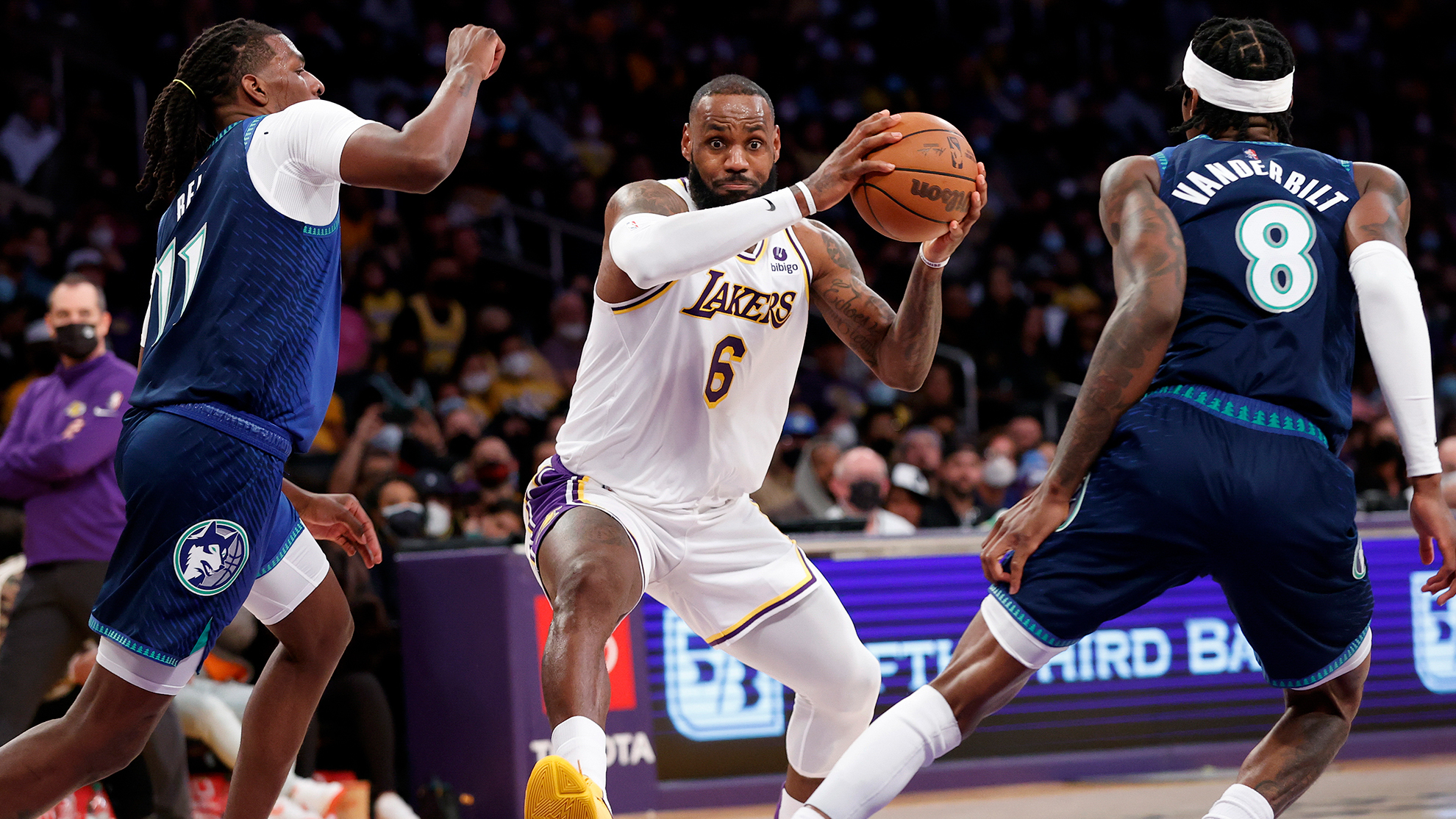 Лос-Анджелес Лейкерс Миннесота Тимбервулвз 12 апреля. Lakers 8 номер. Миннесота НБА. Баскетболист Lakers 24.