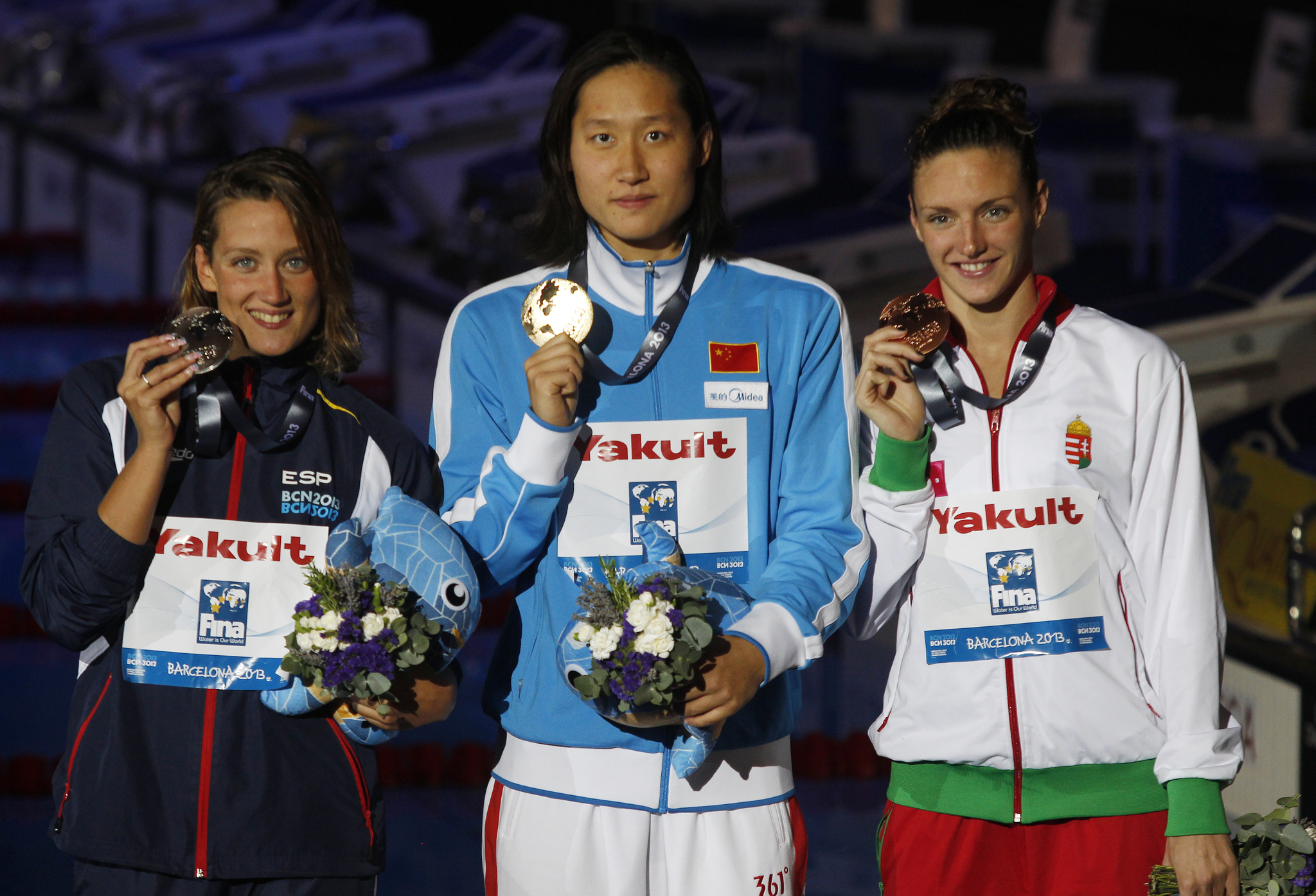 La china Zige Liu, en el podio de los 200 mariposa en los Mundiales 2013 con Mireia Belmonte y Katinka Hosszu