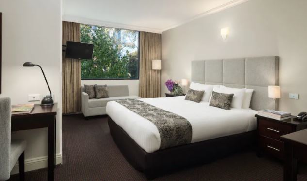 Una habitación estándar el Park Hotel Melbourne.