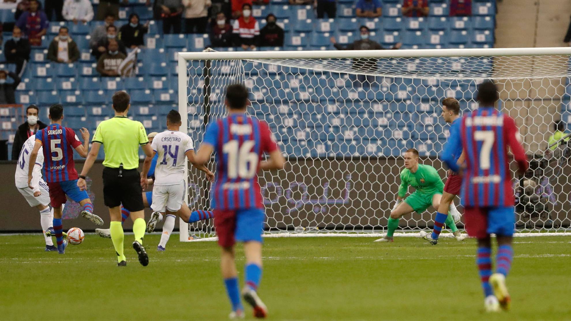 Valverde remacha la contra definitiva en la prórroga que da el triunfo al Real Madrid