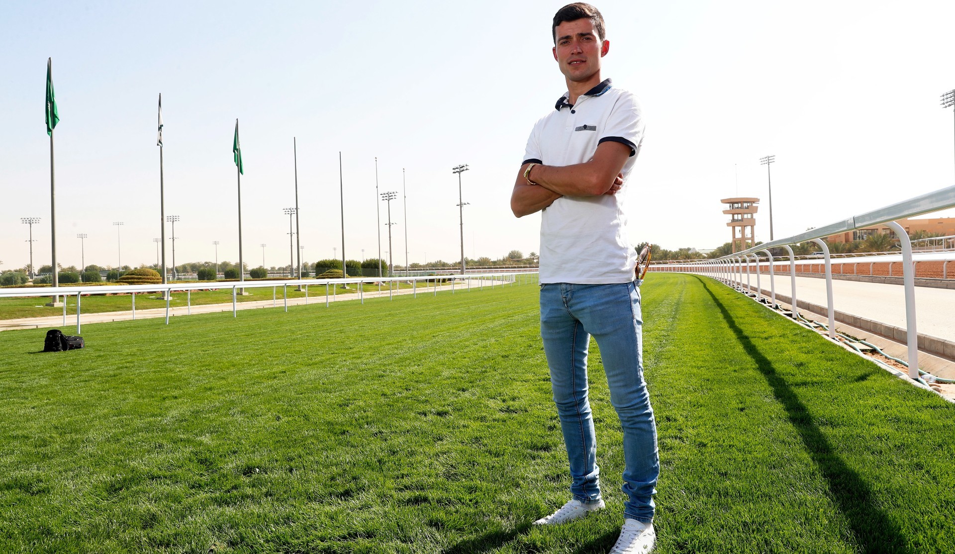 Ricardo Sousa, en la pista de verde del hipódromo King Abdulaziz.