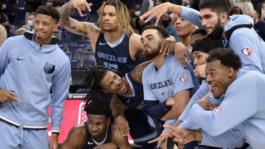 Los jugadores de los Grizzlies celebran el triunfo sobre los Wolves.