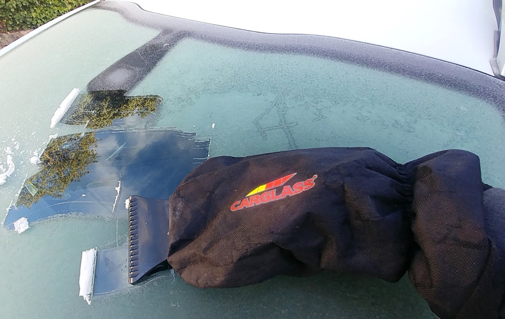 María Subtropical Erradicar Quitar hielo del coche: Cómo quitar el hielo del parabrisas sin romperlo:  el anticongelante casero que hace 'milagros' | Marca