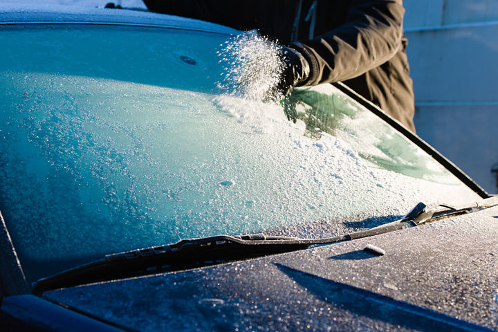 Como quitar el hielo del coche - Parabrisas - Ola de fro - Lquido anticongelante
