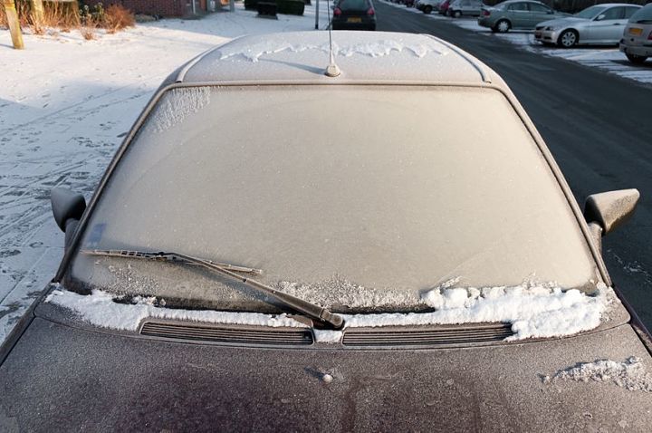 Como quitar el hielo del coche - Parabrisas - Ola de fro - Lquido anticongelante
