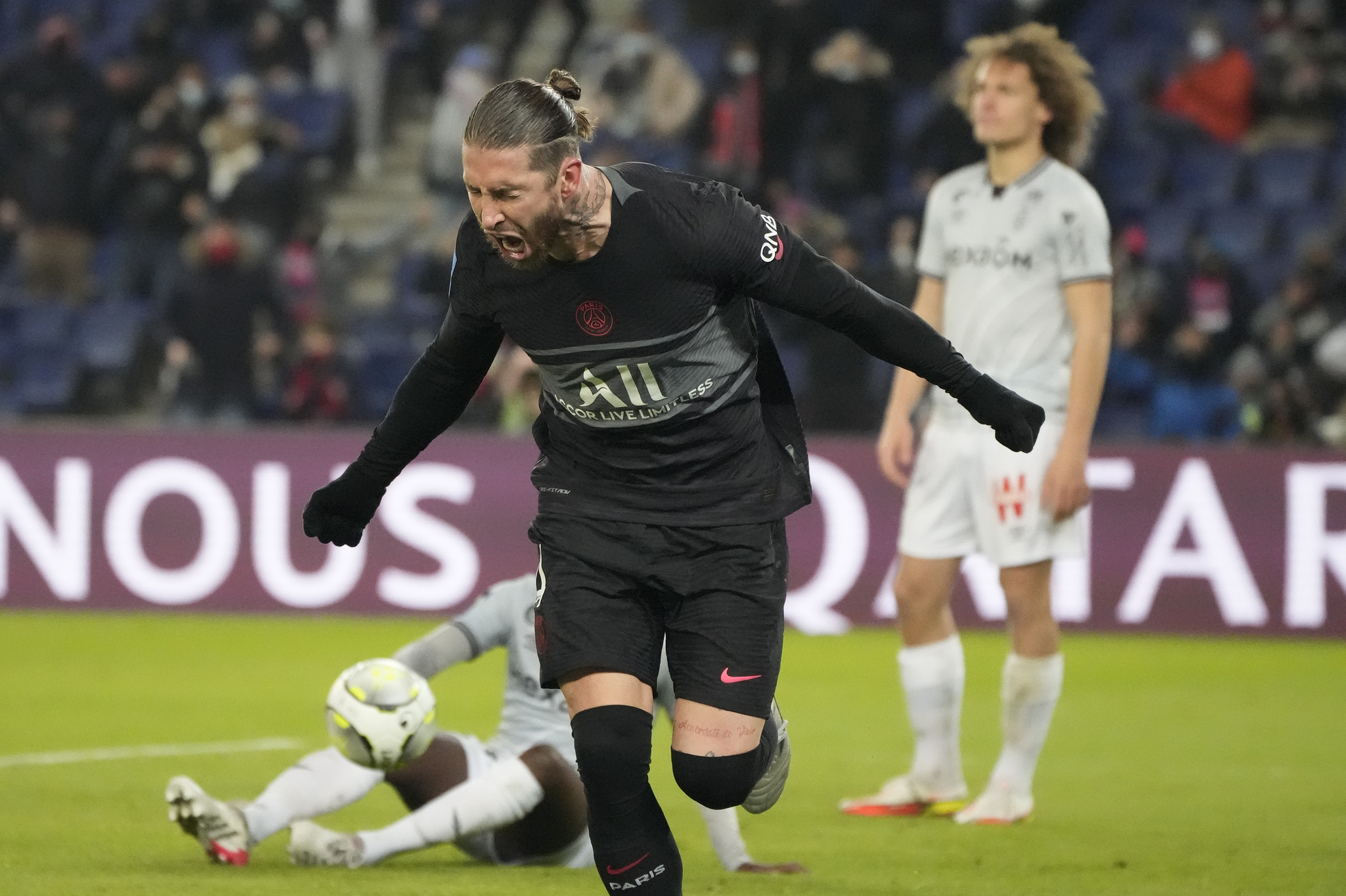 Sergio Ramos celebra su gol al Stade Reims