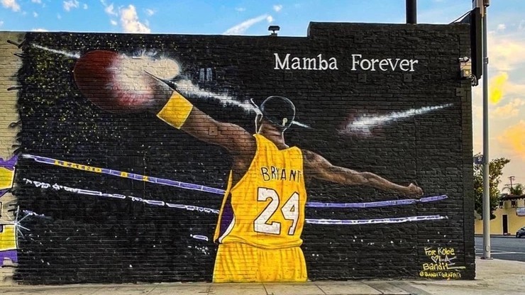 Un mural con la imagen de Kobe Bryant, en una calle de Los Ángeles.