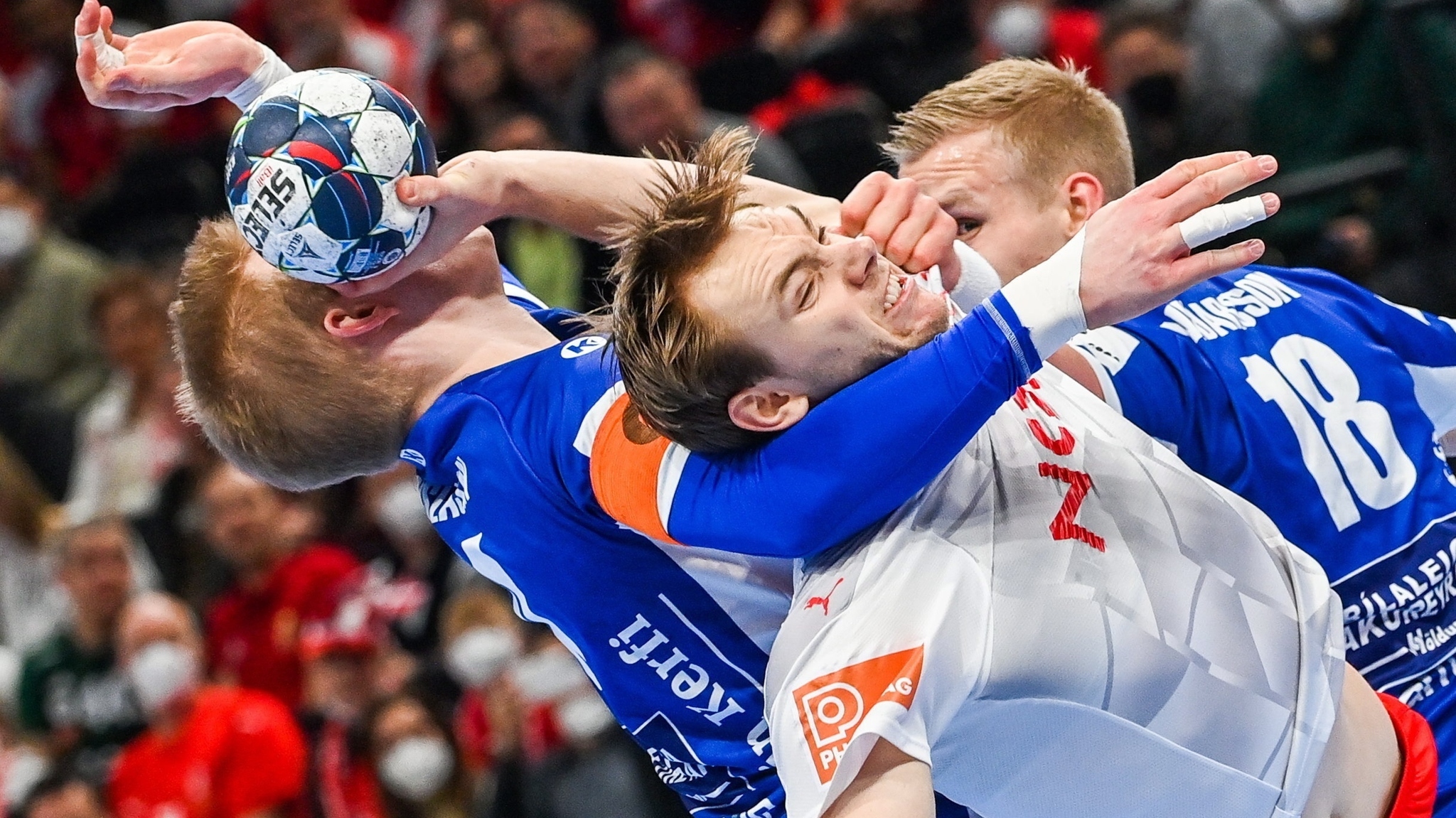 Gidsel, superando a la defensa islandesa en el partido de la fase principal del Europeo /
