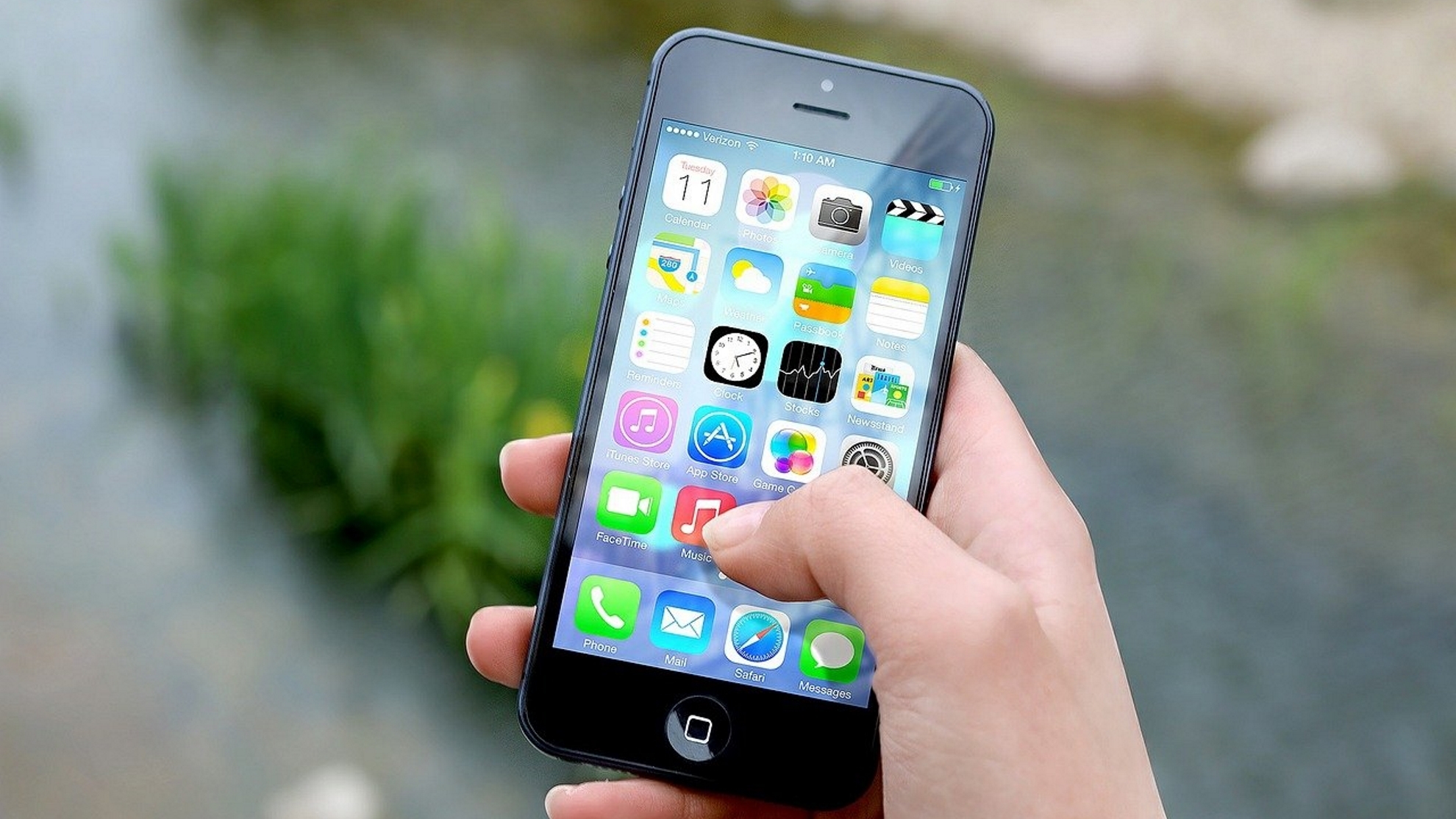 Apple ya permite desbloquear el iPhone con mascarilla