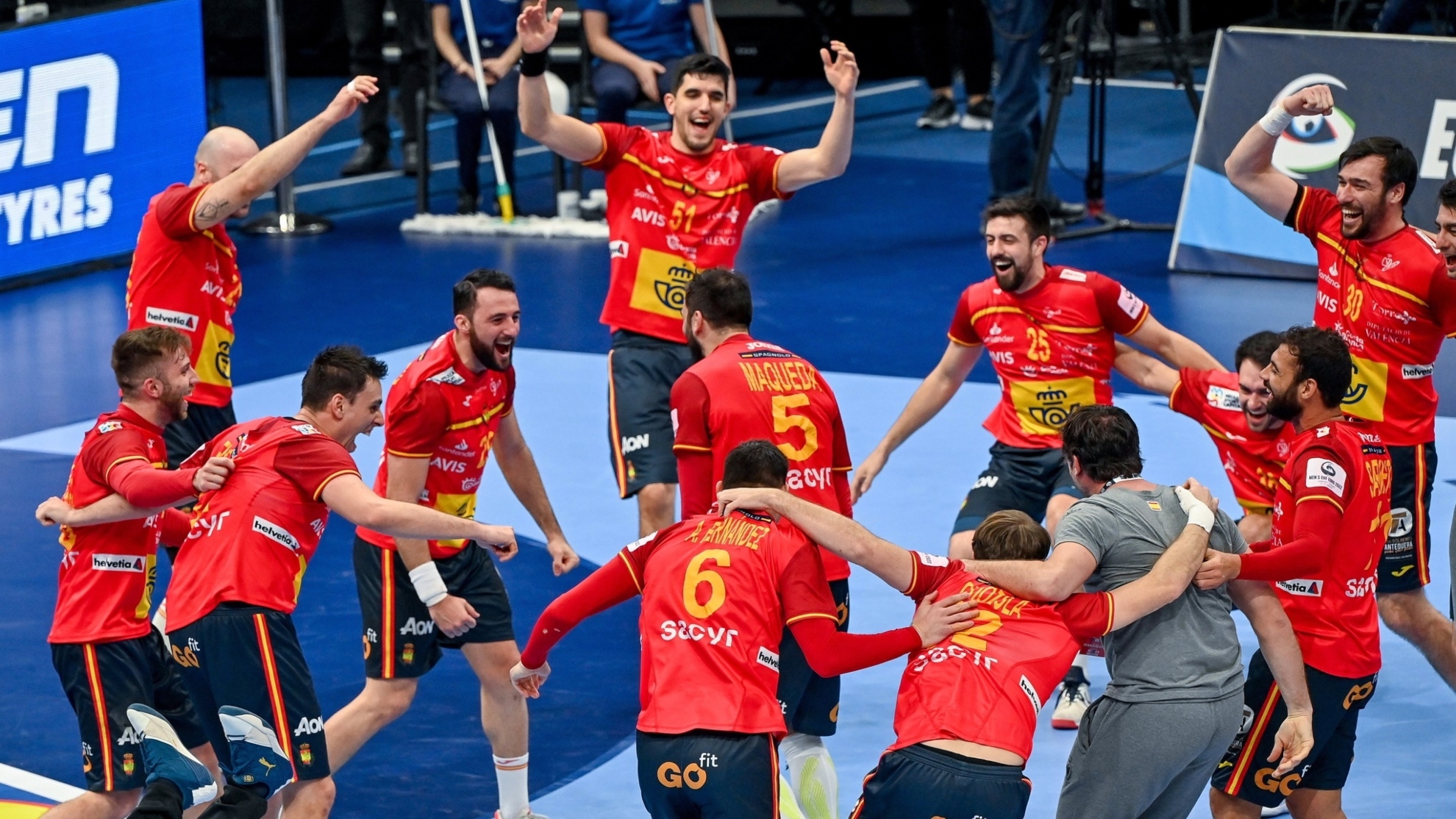 Los jugadores de la selección española celebran una victoria /