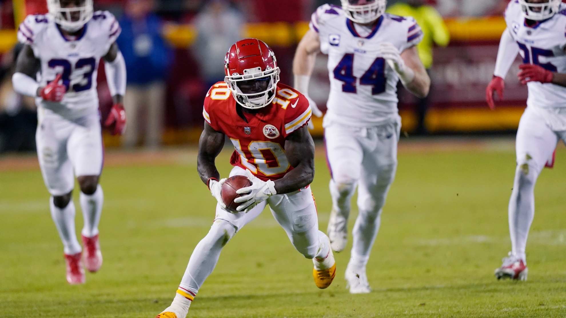 Chiefs' Tyreek Hill fined for second week in a row for taunting Bills  player