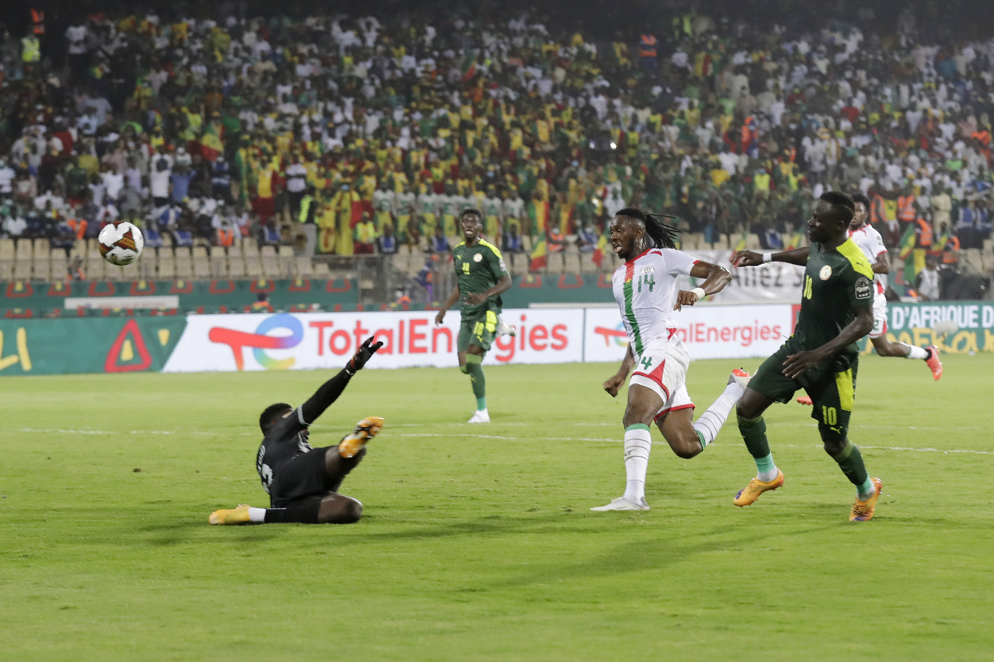 Sadio Mané anota el tercer gol de Senegal