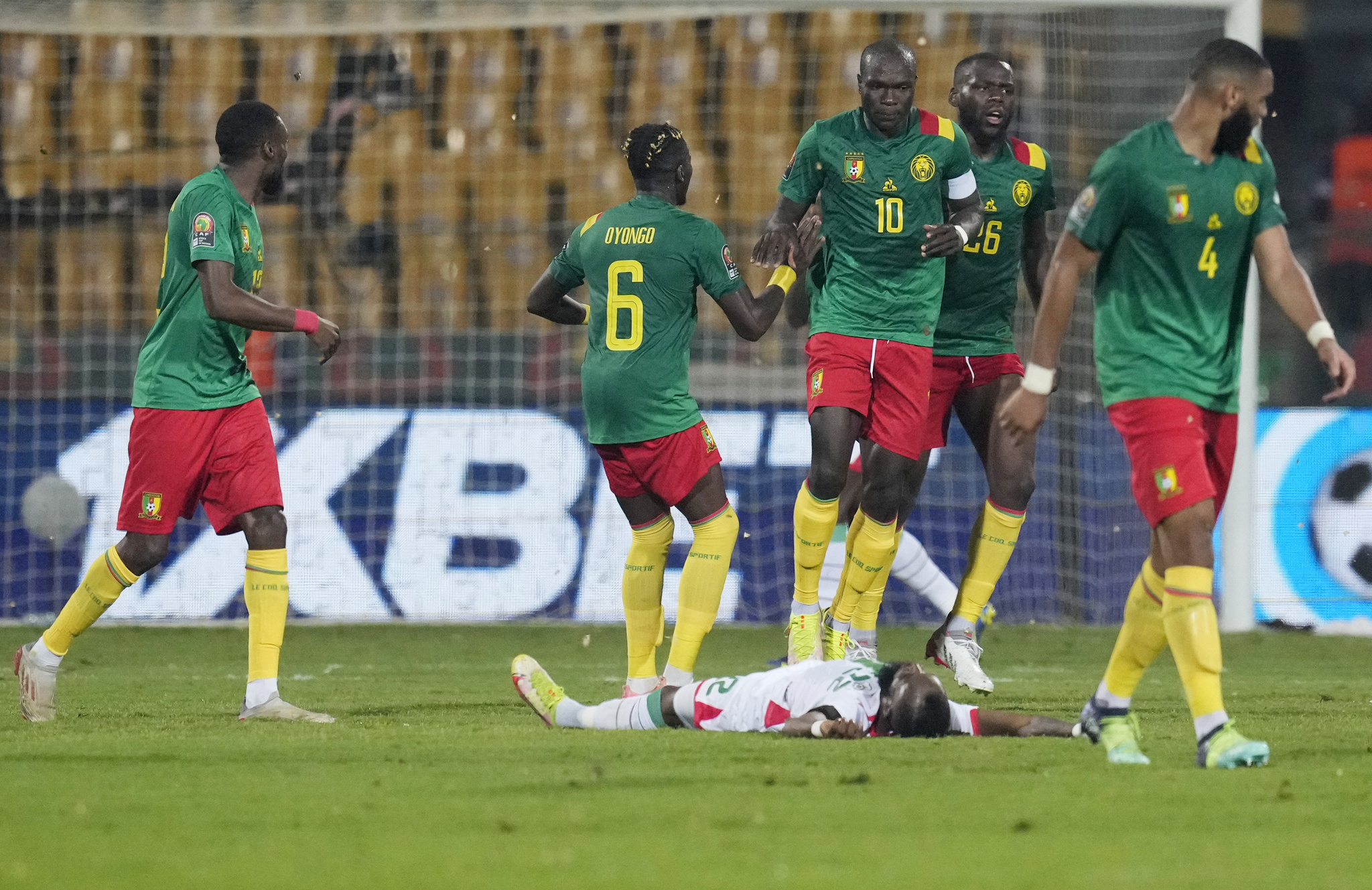 Aboubakar celebra uno de sus dos goles a Burkina Faso