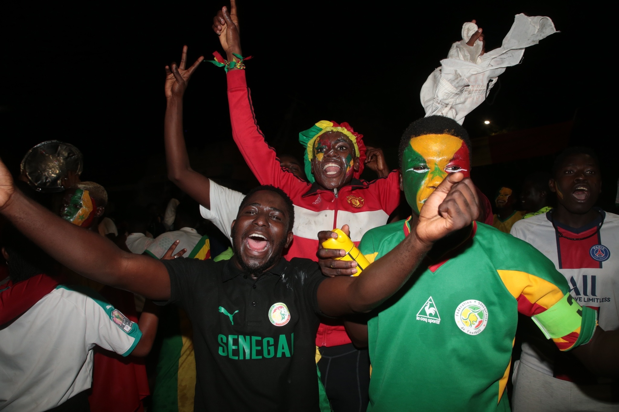 Aficionados senegaleses celebran el ttulo continental africano