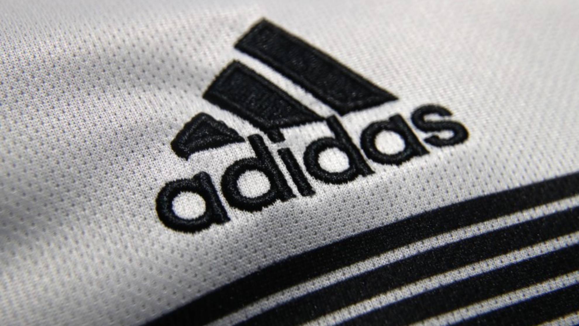 admirar Currículum Agacharse Por qué Adidas se llama así? Historia y origen de la marca | Marca
