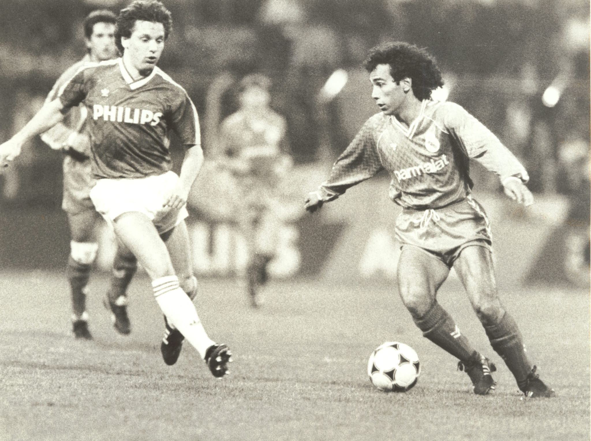 Hugo Snchez, durante el partido ante el PSV en Eindhoven en 1988