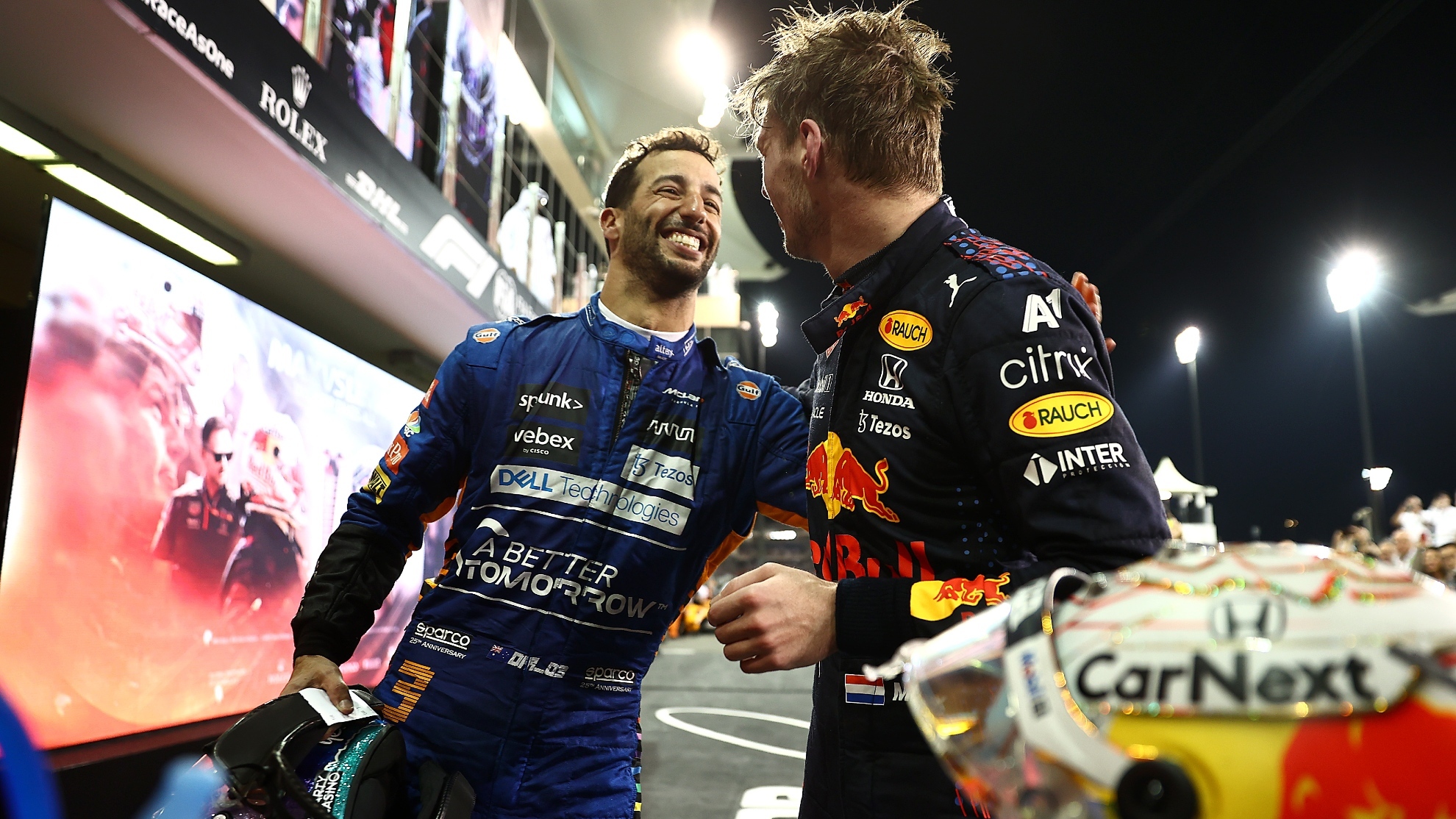 Ricciardo felicita a Verstappen.