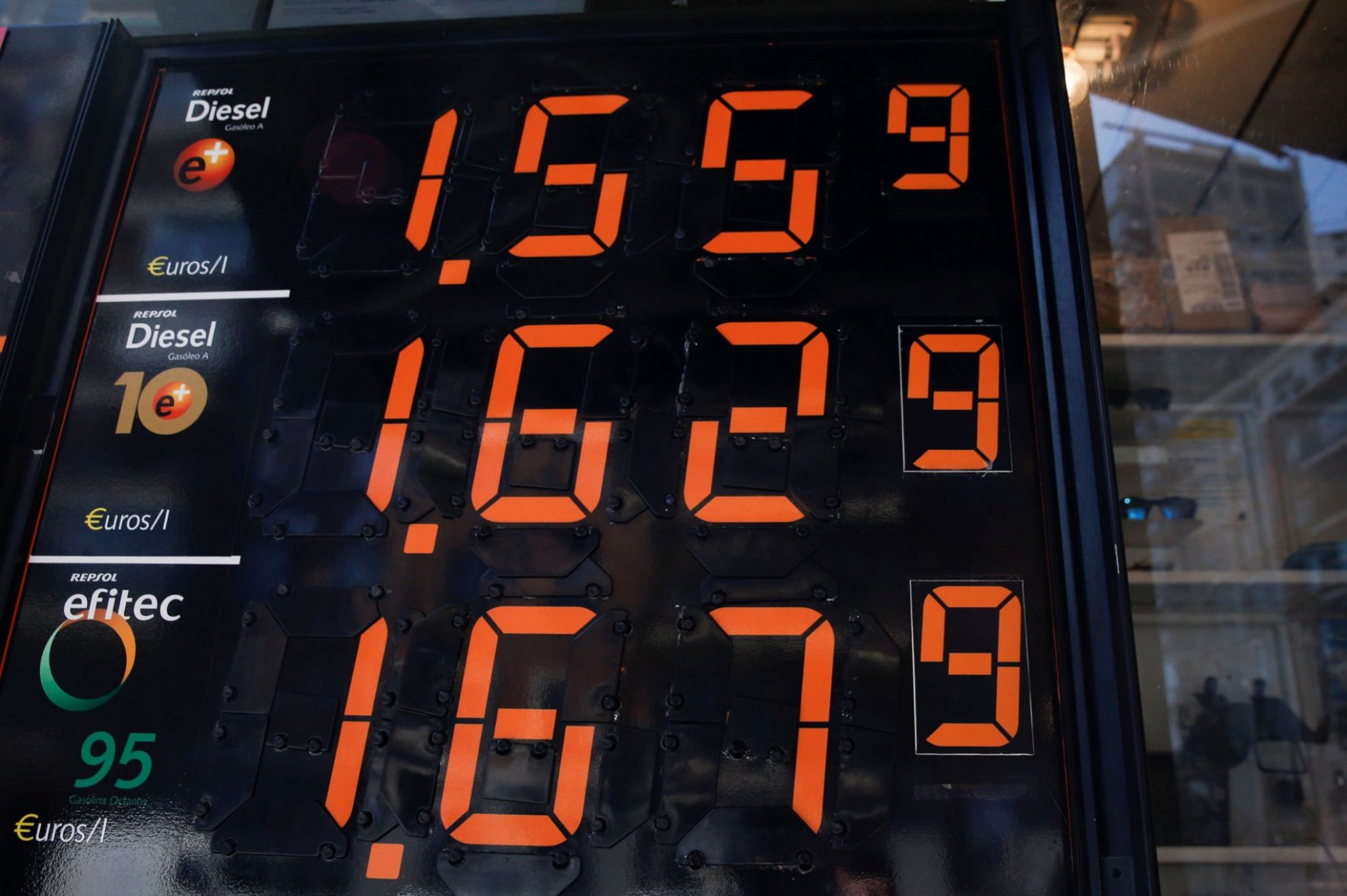 diesel - record historico - precio - 1,462 euros - Comision Europea - gasolina - precio del combustible