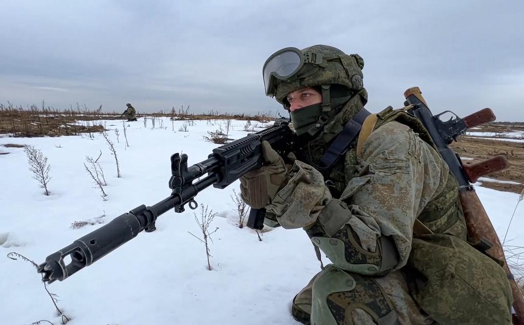 Soldado durante las maniobras conjuntas Ruso-Ucranianas