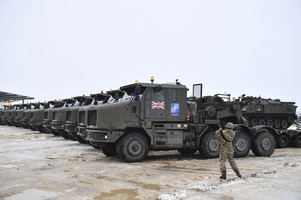 Vehículos pertenecientes a las fuerzas militares britànicas estacionadas en Estonia