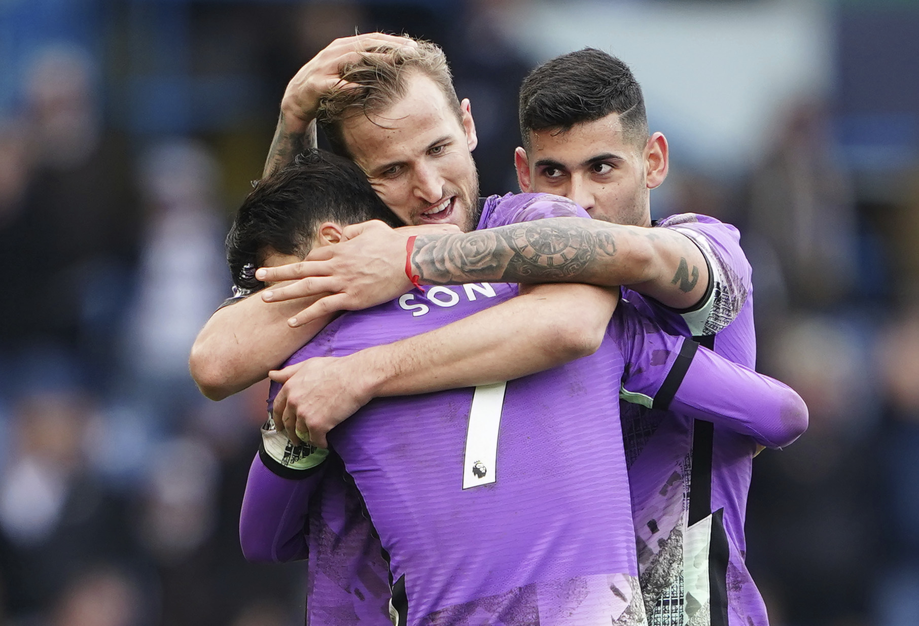 Kane y Son celebran su gol al Leeds