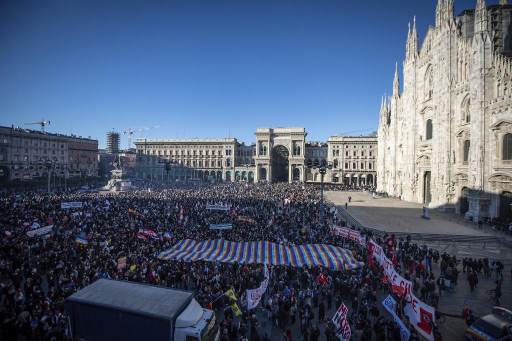 Manifestacin contra la invasin rusa de Ucrania en Milan
