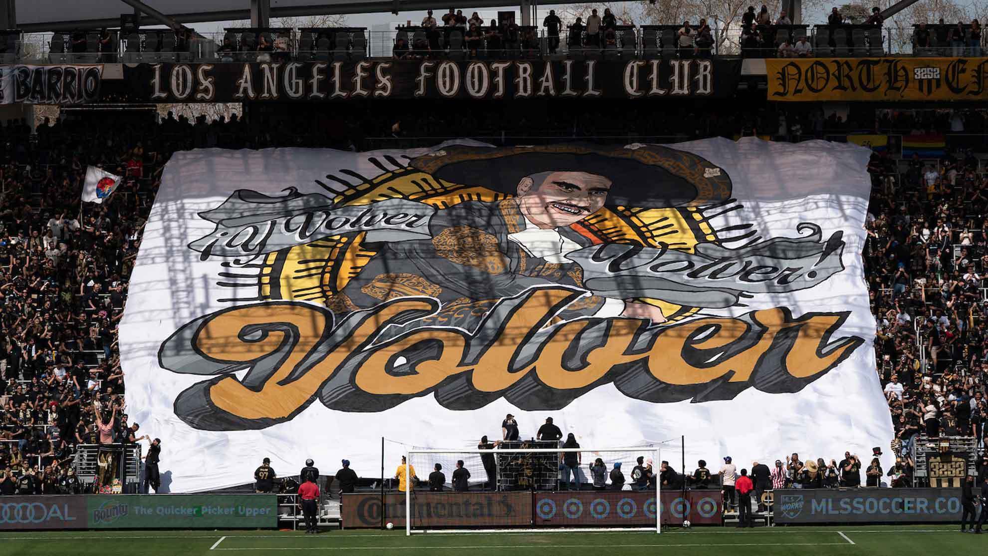 Afición de Los Angeles FC realizan homenaje a Vicente Fernández
