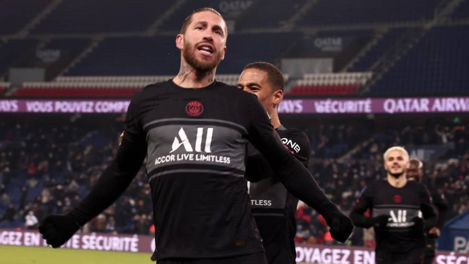 Ramos celebra su gol con el PSG justo antes de su última lesión.