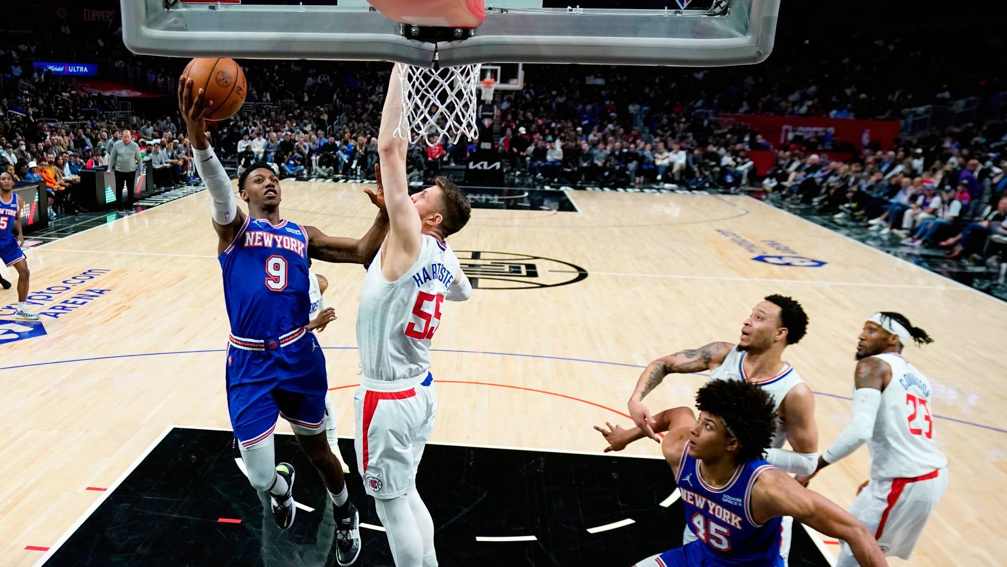 New York Knicks guard RJ Barrett shoots over Los Angeles Clippers center Isaiah Hartenstein.