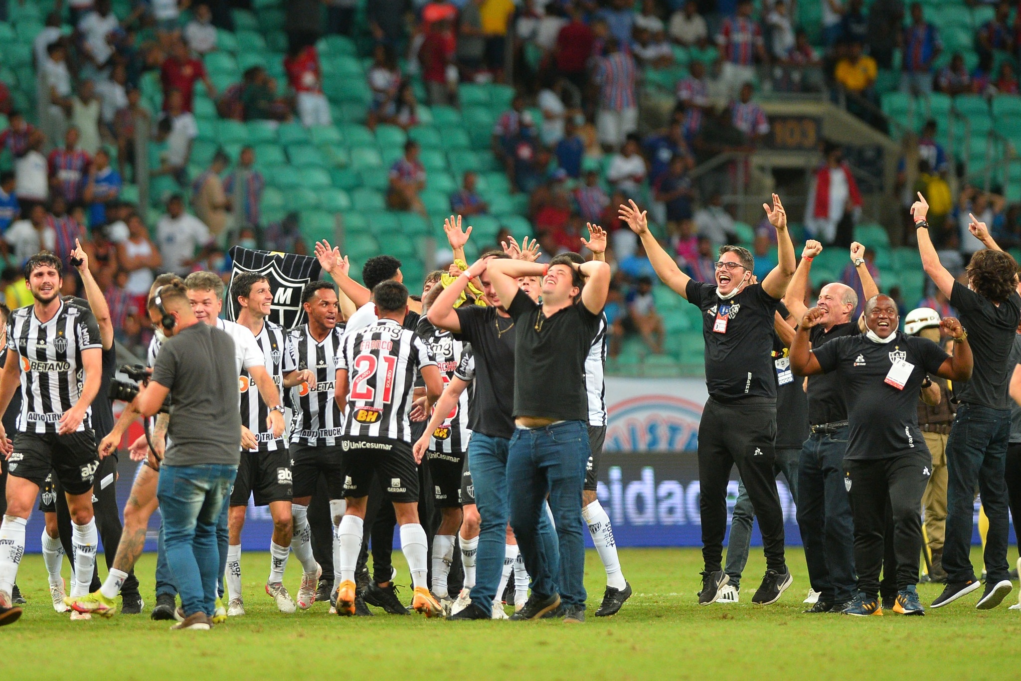 El 'Galo' celebra la victoria del Brasileirao / EFE