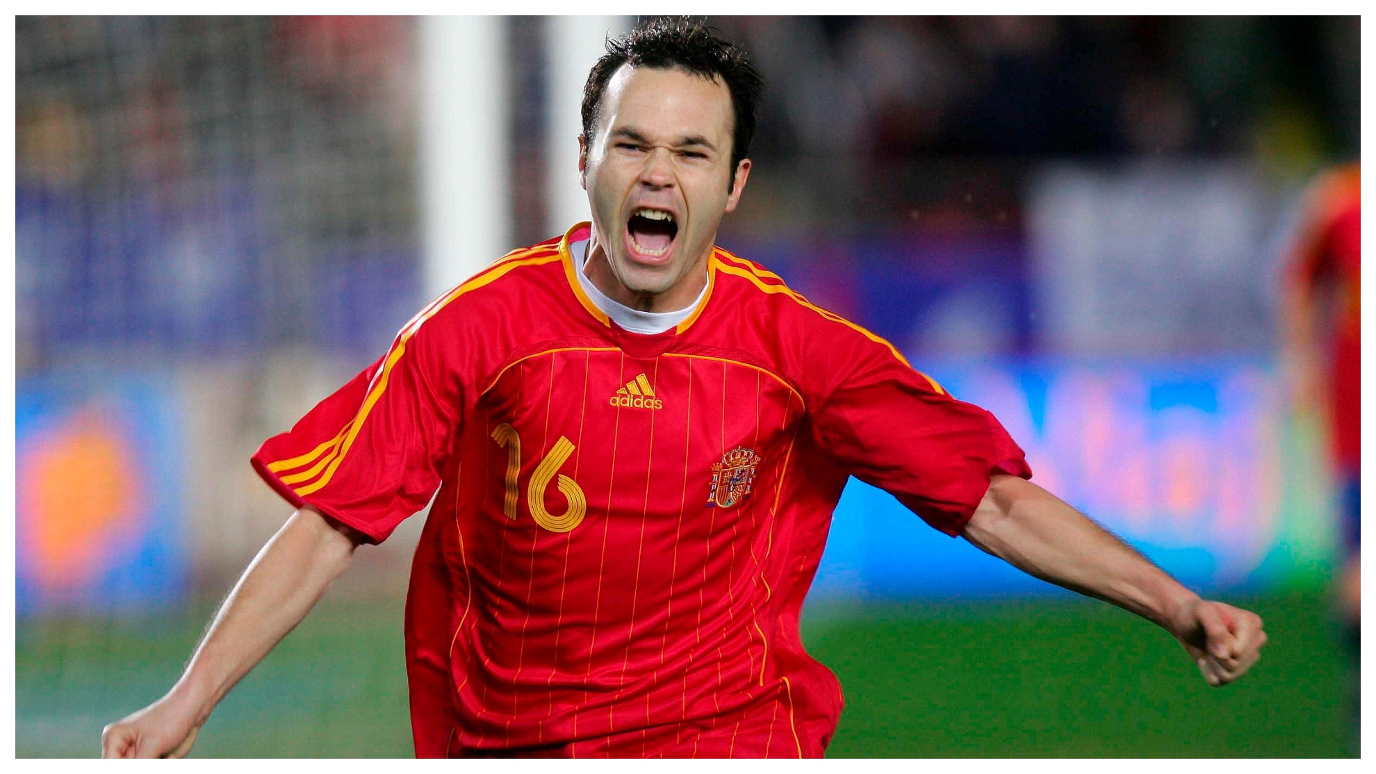 Iniesta grita el gol a Islandia en el campo del Mallorca, en 2007.