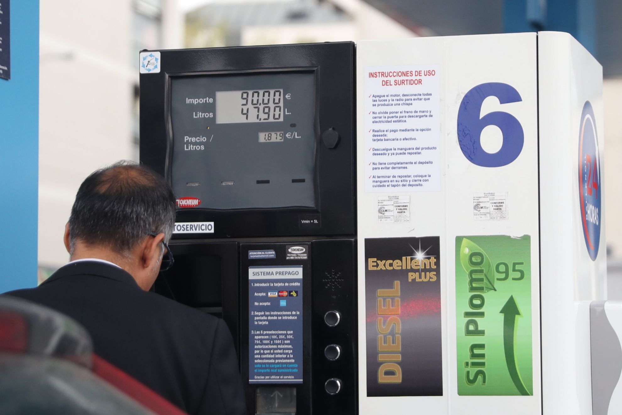 Casi la mitad del precio del carburante en España son impuestos.