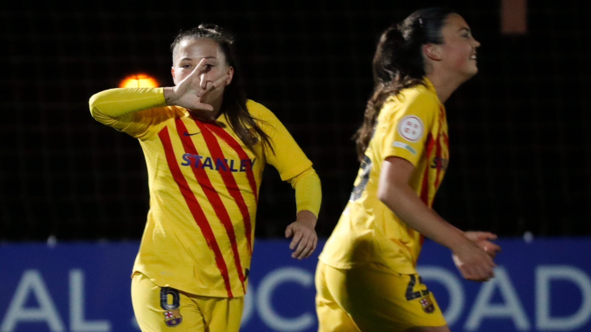 Claudia Pina celebra un gol ante la Real Sociedad en Zubieta.