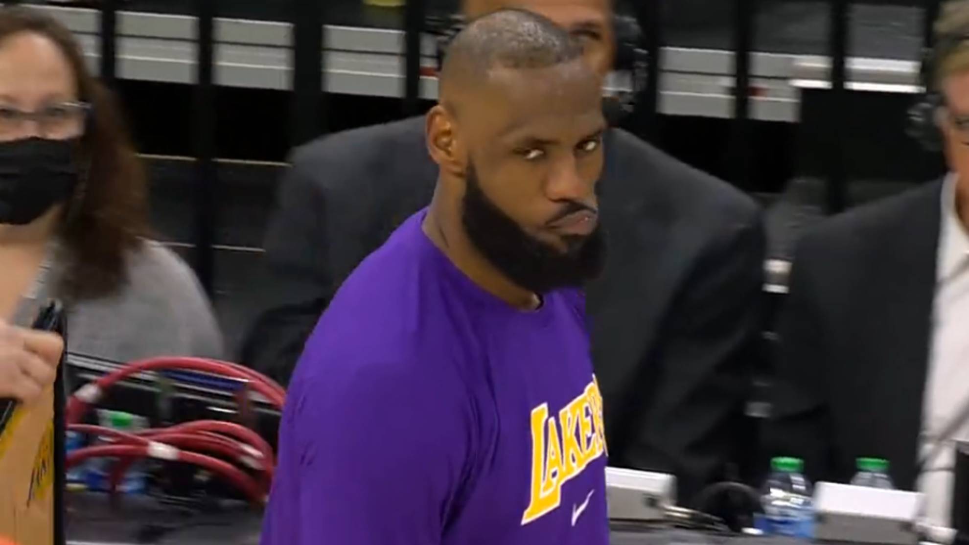 LeBron James se retira del Target Center de Minnesota tras una nueva derrota de los Lakers