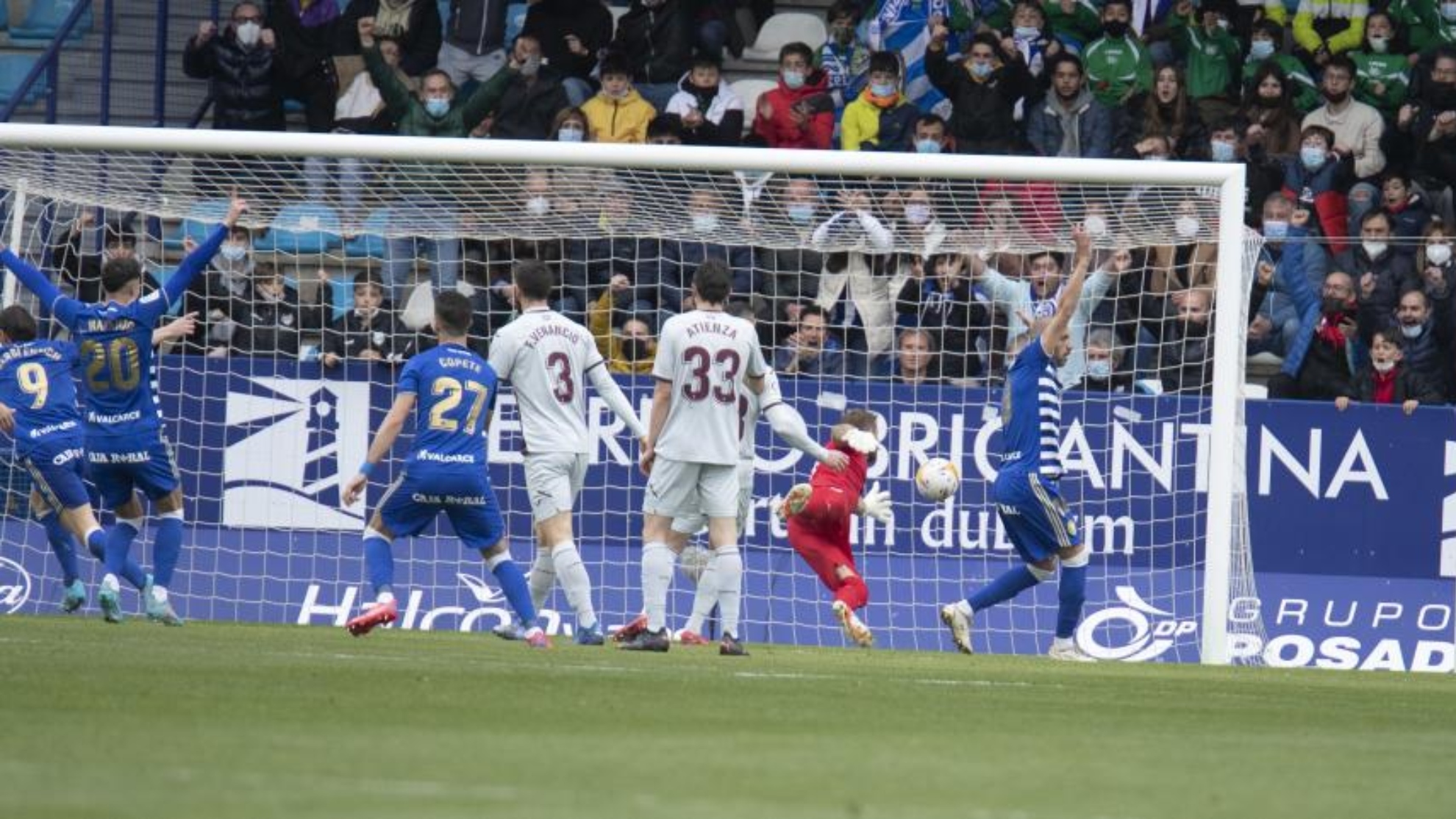 Las derrotas del Valladolid y del Tenerife hacen bueno el empate del Eibar y la victoria del Almería y ambos se distancian en las ods plazas de ascenso directo.